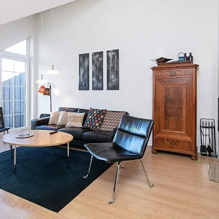 Xxxii Apartment